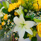 Bouquet of flowers with yellow and white flowers in a vase.